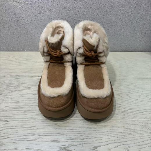2楼UGG 埃斯米坡跟短靴 原价1799 商品图1