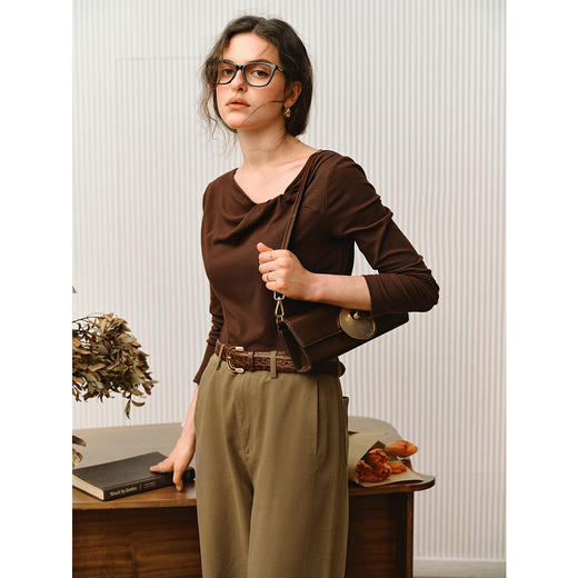 OLrain欧芮儿2025新款女秋季法式咖色设计感扭结领T恤长袖上衣 商品图3