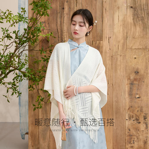 三彩2025新款新中式披肩流苏长款加大针织围脖镂空披风斗篷小众 商品图1