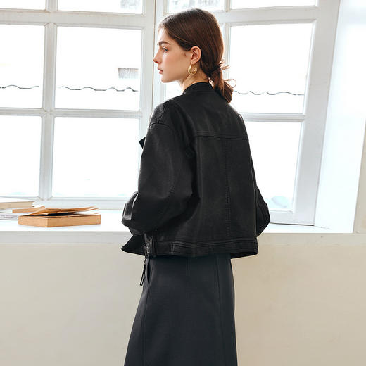 OLrain欧芮儿黑色短外套女秋季2025新款复古设计感不规则夹克皮衣 商品图3
