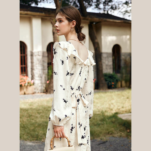 OLrain欧芮儿法式杏色连衣裙女秋季2025年新款V领荷叶边碎花裙 商品图2