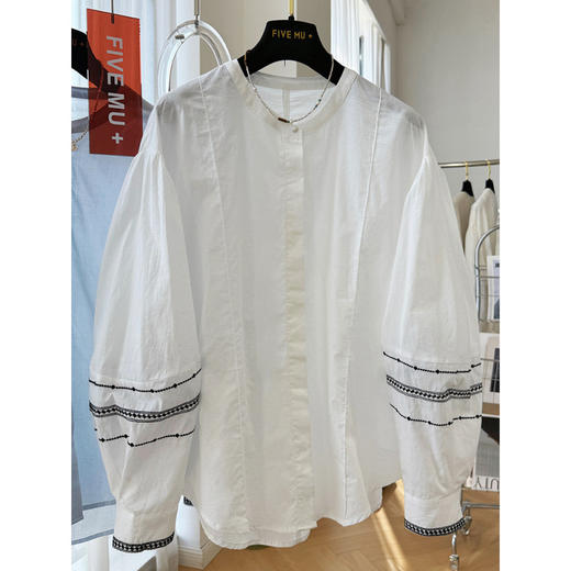 C039-9355高级感重工复古刺绣圆领长袖衬衫女春夏韩系薄款出游防晒小衫上衣 商品图3