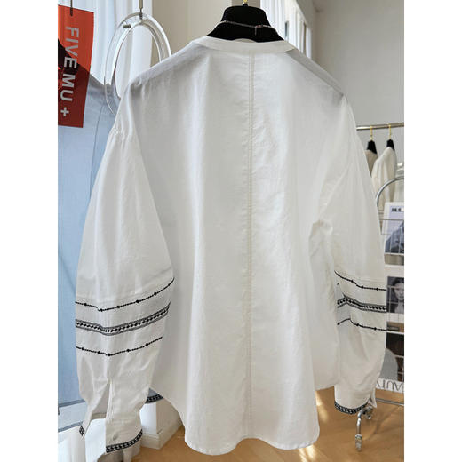 C039-9355高级感重工复古刺绣圆领长袖衬衫女春夏韩系薄款出游防晒小衫上衣 商品图2