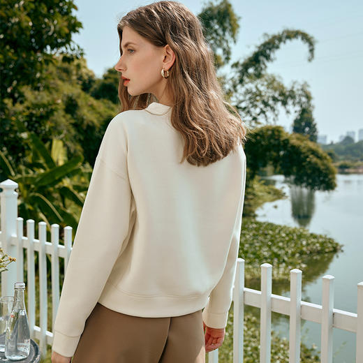 欧芮儿圆领刺绣卫衣女秋季2025新款宽松印花套头上衣小个子洋气 商品图3