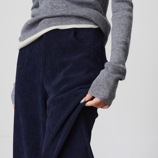 OLrain欧芮儿灯芯绒微弹休闲直筒长裤女秋季2025新款垂感显瘦裤子 商品图3