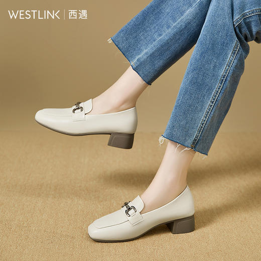 西遇粗跟乐福鞋女新款秋季复古金扣方头通勤单鞋中跟小皮鞋V1857106 商品图2
