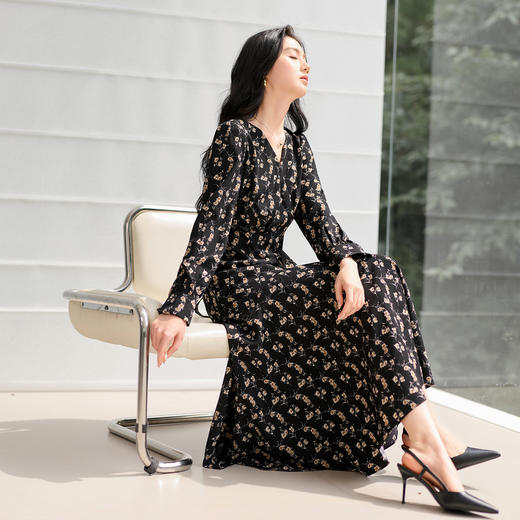 三彩2025秋季新款碎花连衣裙法式V领收腰A字裙长裙浪漫S 商品图3