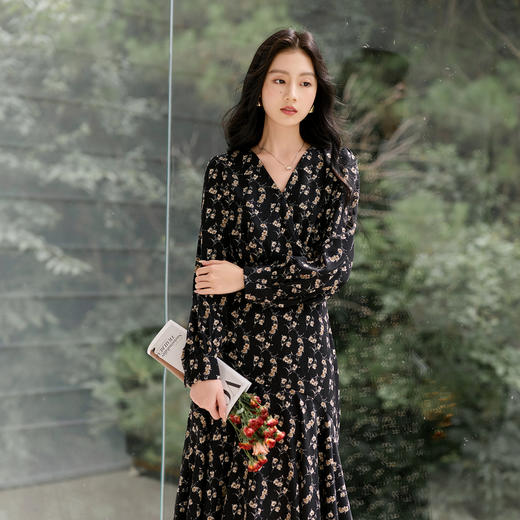 三彩2025秋季新款碎花连衣裙法式V领收腰A字裙长裙浪漫S 商品图1
