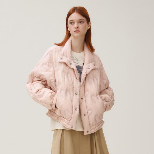 谜底羽绒服女2025秋季新品H型灰粉色调M字压印轻盈时髦253MY1046 商品图0