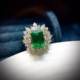 1.37ct刻面祖母绿戒指