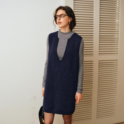 OLrain欧芮儿2025新款女秋季通勤优雅珠片深V直身毛织套头背心裙 商品图3