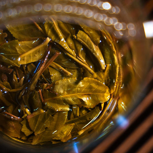 最后库存，2020年冰岛奔驰标小饼，单饼独立包装2片装，共50g，一掰即泡，鲜爽甜润。 商品图2