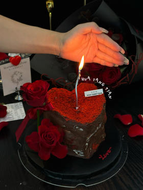 心有所属 · 红丝绒蛋糕（白色透明盒子包装）