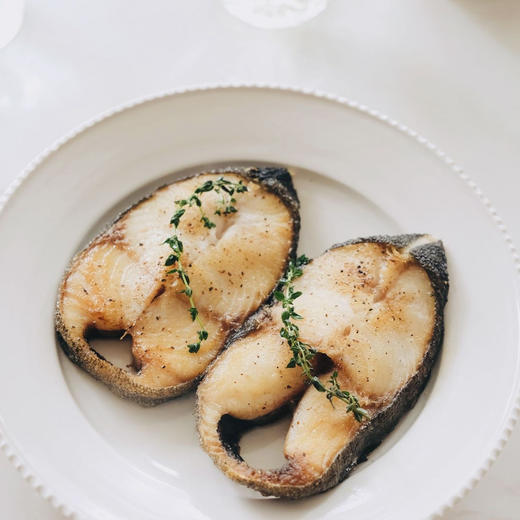 热卖中！！顺丰直发！【美国阿拉斯加进口】海山兄弟鲜冻原切黑鳕鱼 250g/袋 只取中段，真空锁鲜，细腻鲜嫩，奶香十足 商品图3