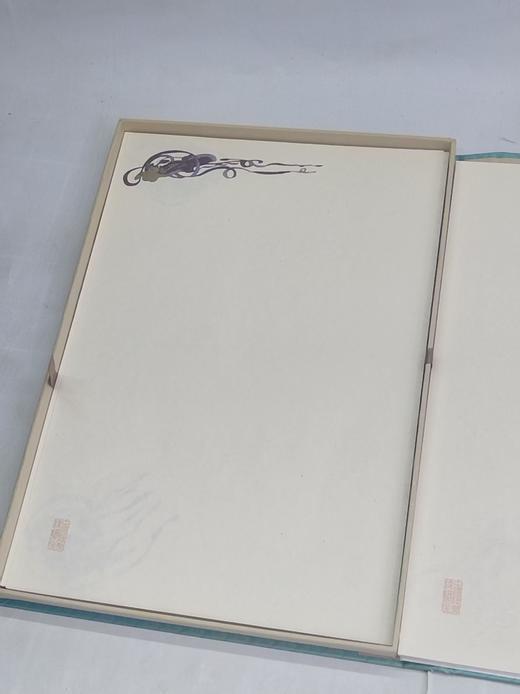 【中国经典笺谱大全】（典藏版）（全套十二种），出品：中国书店  规格：320mmx220mm 安徽泾县特制手工宣纸，每盒数量：100张，包装：礼品盒 售价：1860，可分售，单盒售价：155（全新包邮 商品图11