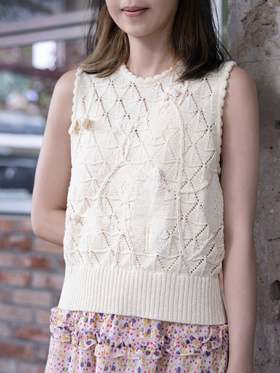 TYNVIE 手工编织钩针纹理花卉钻石图案背心-奶油色