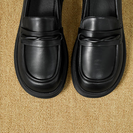 西遇平底乐福鞋女新款秋季法式简约一脚蹬低跟单鞋黑色小皮鞋V1857104 商品图5