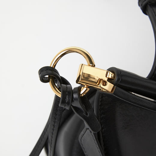 ROMI STUDIO“优雅女士”头层牛皮拼五金黑色手提斜跨包RWCLP33529 商品图3
