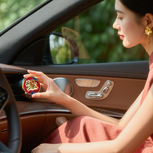 大英博物馆新年系列马上有钱香薰车载礼盒-茉莉雪松 商品图2