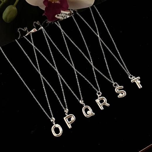 限定礼盒款【中国金楼 印记于心k铂金字母吊坠项链】买项链送手机贴 26个英文字母 精致百搭 商品图4