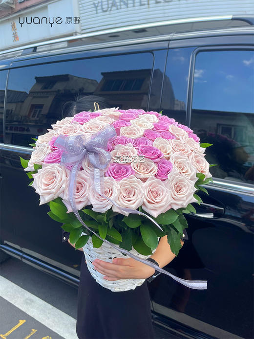 【“紫”爱你】（2款可选）52支紫色玫瑰+曼塔混搭抱抱桶 商品图0