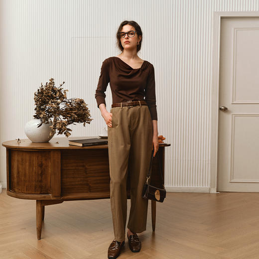 OLrain欧芮儿2025新款女秋季法式咖色设计感扭结领T恤长袖上衣 商品图2