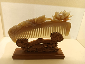 雕刻牛角梳1588