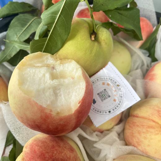 晚湖景水蜜桃 摆软后水水甜甜 商品图1