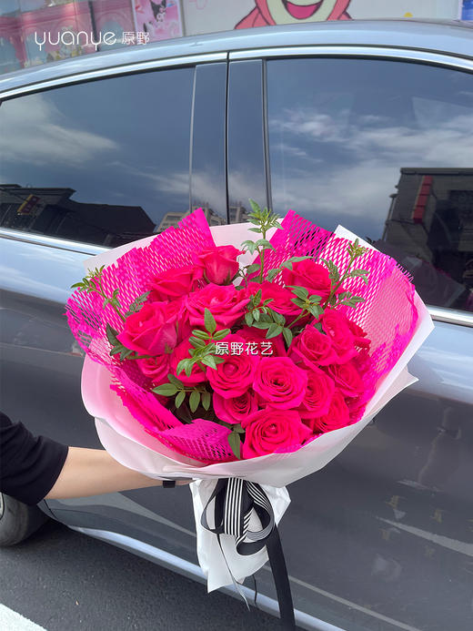 【梦幻芭比】（2款可选）19支弗洛伊德玫瑰混搭花束 商品图1
