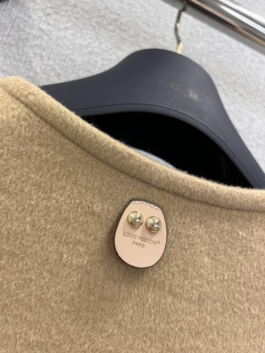 Louis Vuitto* 24FW秋冬新品 皮带扣宽松披肩斗篷大衣（ZY*MM） 商品图11