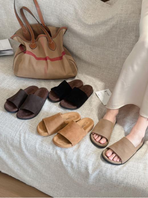 💥被问了8000次【慵懒老钱风真皮拖鞋】盘活整个衣柜🥰一年穿四季💕自带高级滤镜 ✔哑光磨砂真皮材质柔软亲肤，🌊光脚穿也像被云朵包裹 ✔极简宽版带设计 商品图0