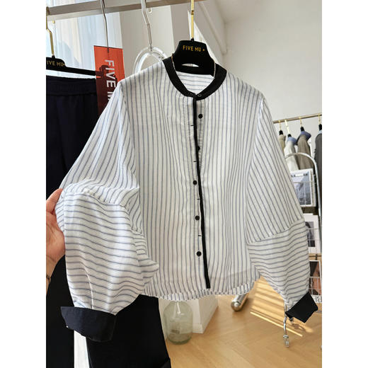 C039-9375独特超好看上衣圆领灯笼长袖条纹衬衫女高级感韩系气质小衫 商品图0