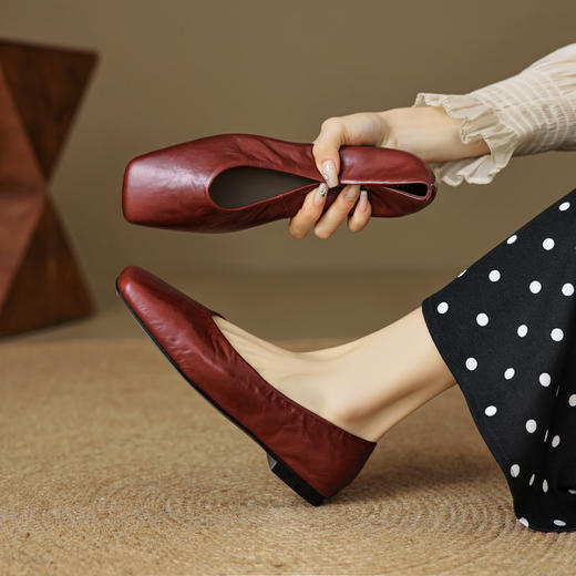 【预售5天】超软皮银色方头浅口单鞋，平底软底奶奶鞋法式复古瓢鞋OFSM&OFSM6958 商品图0