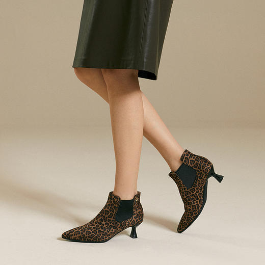 千百度复古尖头中跟时装靴女气质细高跟通勤踝靴A25586871 商品图1