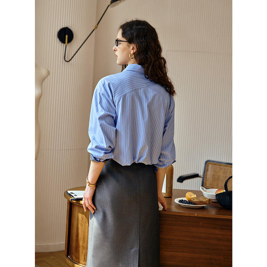 OLrain欧芮儿2025新款女秋季通勤蓝色条纹宽松设计感衬衫长袖衬衣 商品图2