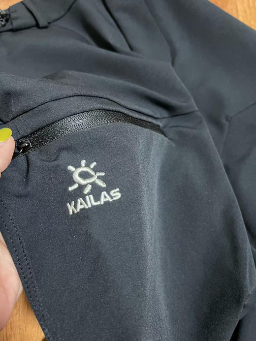 原单正品 KAILAS凯乐石T10-M礼盒版，软壳裤CORDURA耐磨户外运动防风登山徒步裤男女
颜色 : 黑色
尺码 : M L XL XXL
原价1300 商品图6