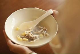 能化痰湿的芡实猪肚汤，给脾胃充能，滋养肺气~