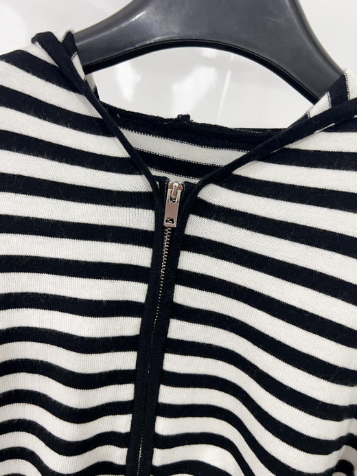 🌈早秋最佳双股精纺羊毛外套 【MOMOTIABIN连帽小条纹拉链精纺羊毛开衫HJZXZ156】✅慵懒感连帽条纹，🙈毫不费力面料软糯糯的巨舒服 商品图5