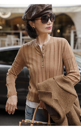 🍭🍭【MOMOTIABIN圆领系扣半开坑条针织精纺羊毛衫HJZXZ192】😁让人眼前一亮的百搭冠军，💗三*木同款本期Bl入的一款，高级面料柔软舒适，🌟透气性好