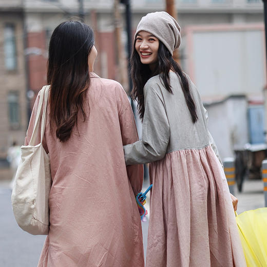 绽放旅行女装470朵/撞色拼接碎褶大裙摆文艺慵懒长袖气质连衣裙女 商品图1