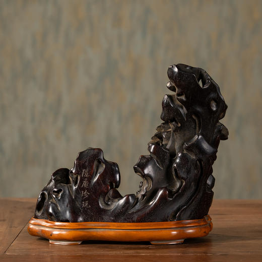 清	紫檀木雕松下高仕山子摆件（黄杨木座） 商品图1