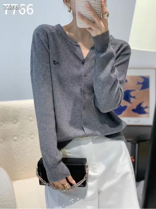 LS竹纤维女士时尚纽扣针织开衫7766 商品图1