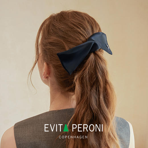 品牌直发 Evita “逐光”系列香蕉夹 藏青蓝/ 优雅黑/ 云柔杏/ 鎏银墨蓝/ 藏椰壳棕 商品图5