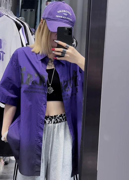 BY翻领撞色字母渐变下摆短袖衬衫（红绿紫）A  夏季 152130130321 商品图2