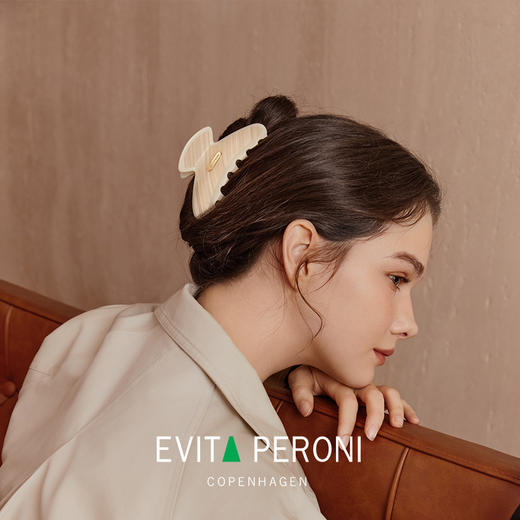 品牌直发 Evita “浮光璨影”系列鲨鱼夹 流沙杏/ 炫金棕 商品图2