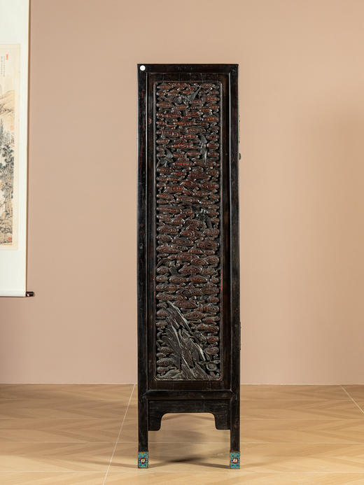 清中期	红木嵌黄花梨满雕云龙纹方角柜 商品图4