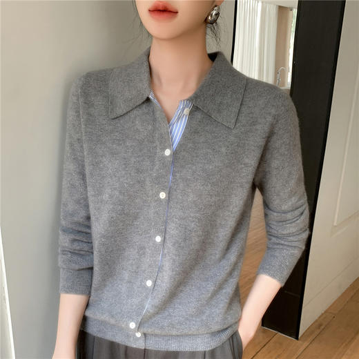 优选丨【软糯糯针织衫！】茶雉 彩条POLO领长袖针织衫 棉花糖质感，假两件针织开衫，双层撞色拼接，Polo领轻松拥有天鹅颈，前中贝壳扣点缀，日常通勤百搭 商品图2