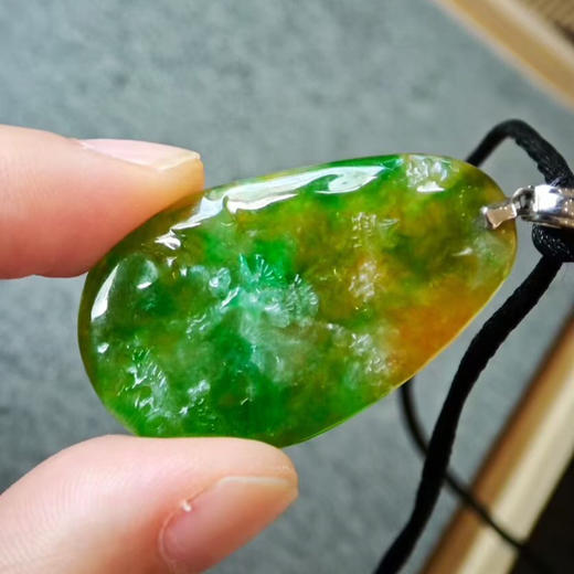 冰种浓艳黄加绿山水牌 商品图1