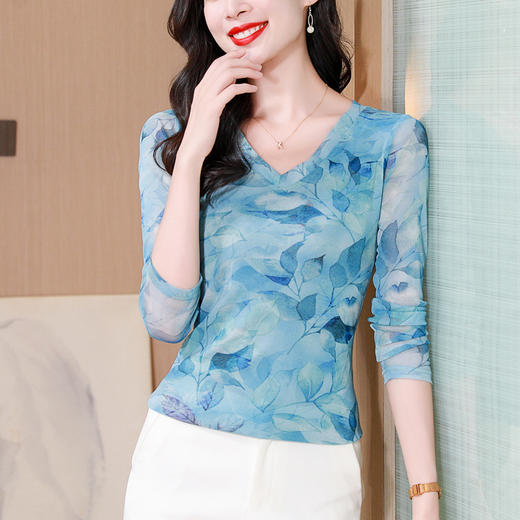 KQL 520N88151时尚纱网印花长袖V领修身显瘦洋气上衣 商品图3