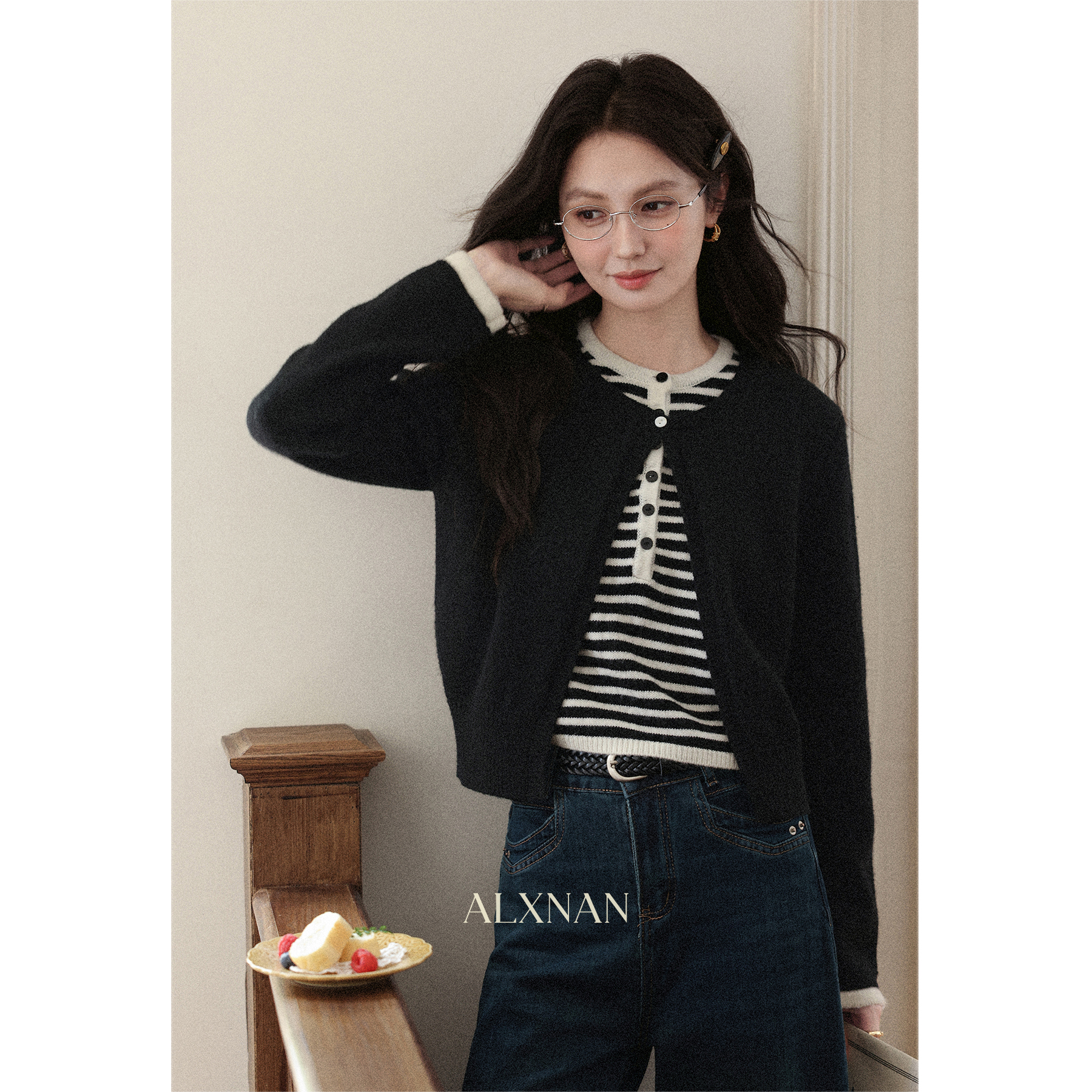 【65折秒杀】鹿向南「梦泊塞纳」小众黑色条纹拼接针织衫女秋新款百搭长袖上衣L57282